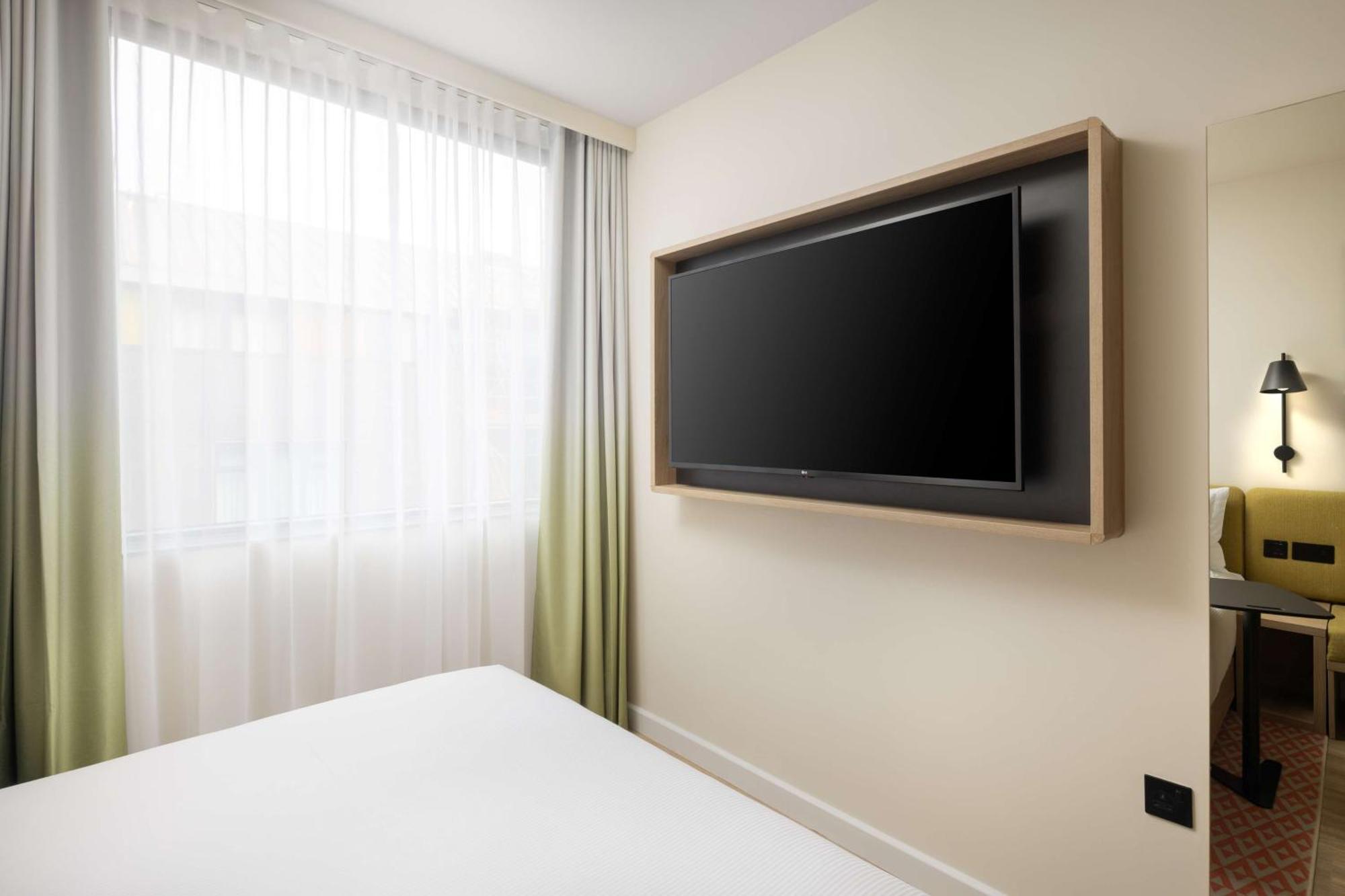 Отель Hampton By Hilton London Old Street Экстерьер фото